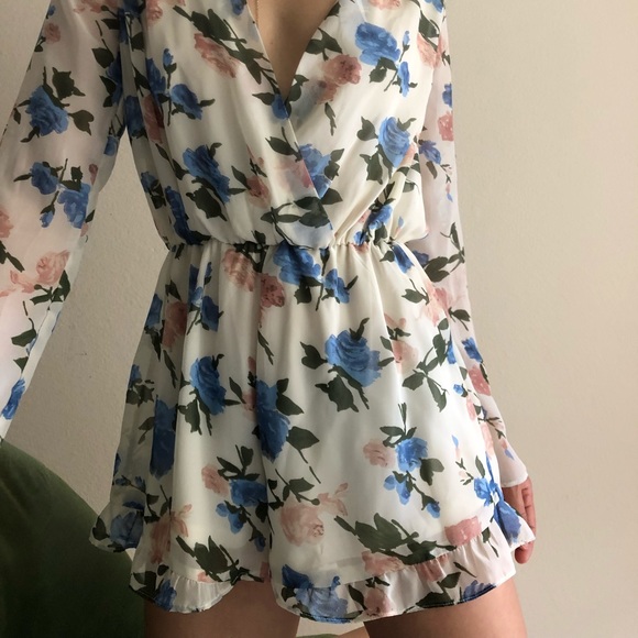 Floral Foreign Exchange Romper size small - Picture 2 of 5